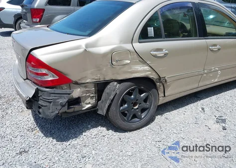 2003 Mercedes-Benz C 240 из США, поврежденный, VIN WDBRF61J43E014165